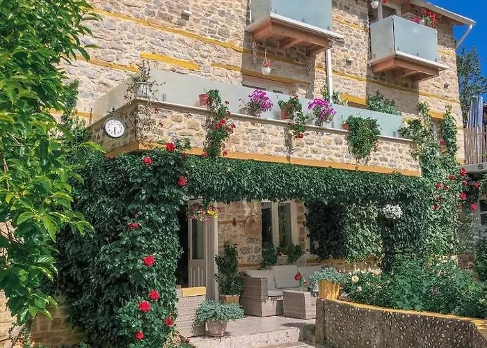 Panzió House 1960 Lini